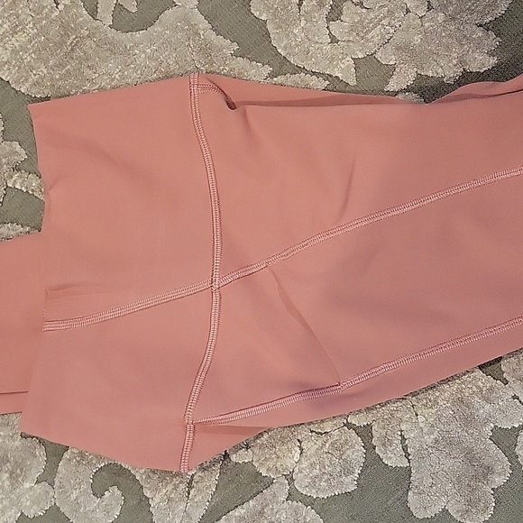 Lululemon pink legging with pockets - Picture 3 of 5